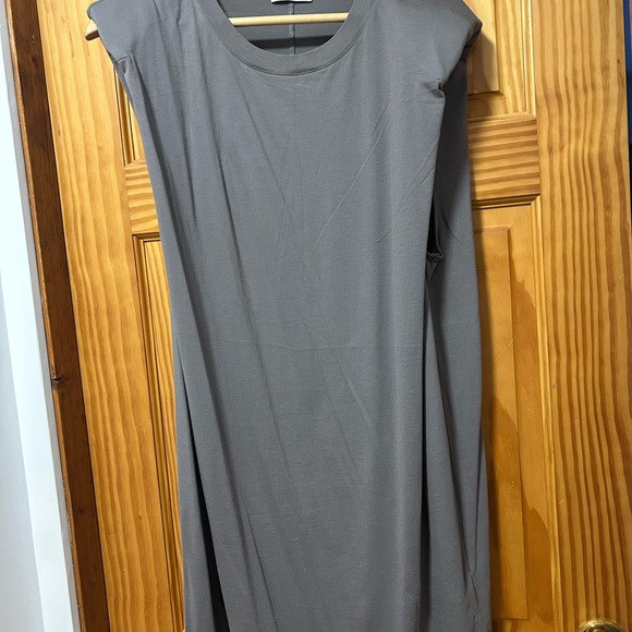 Aritzia-Babaton shoulder pad dress in grey 🩶 EEUC - Picture 3 of 6